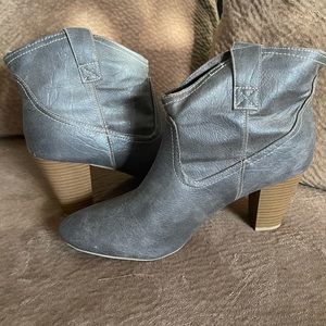 Gray leather boots size 10